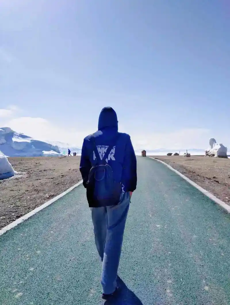 孤单背影 #我本一身傲骨 #输过败过何曾怕过 #时间会帮你 - 抖音