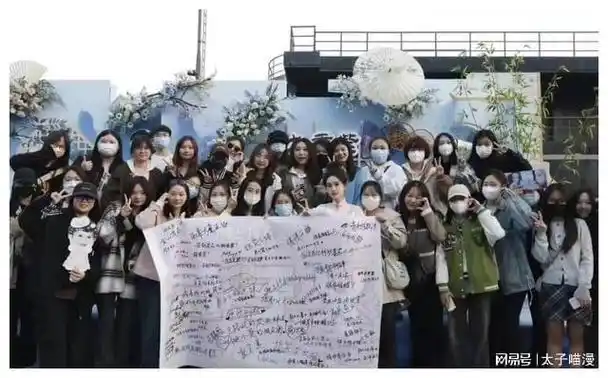 孟子义九重紫杀青,请粉丝贵宾楼吃席,孟妈亲自陪吃陪聊|暖宝宝|吴宣仪