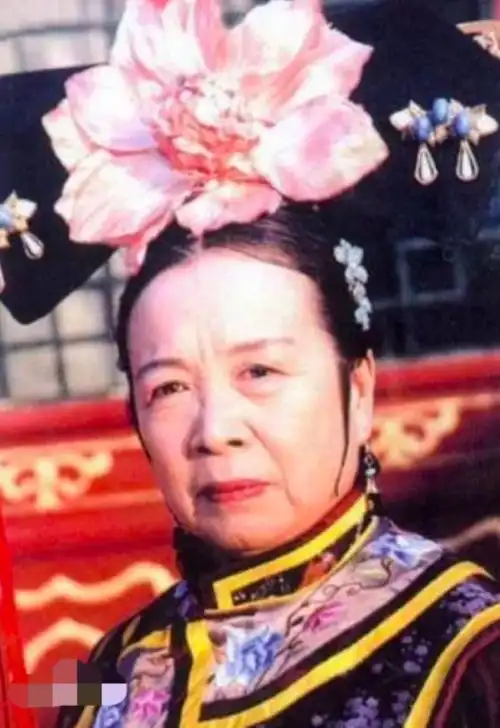 容嬷嬷扮演者(容嬷嬷李明启罕露面)