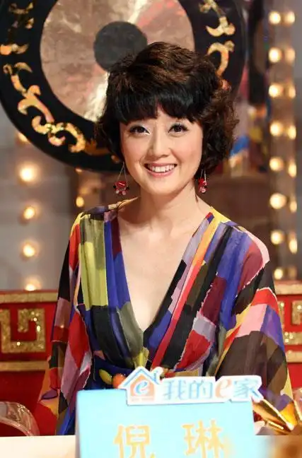 "13日中午11点48分新娘王萌萌通过微博辟谣称,倪琳,钱文忠两人并非