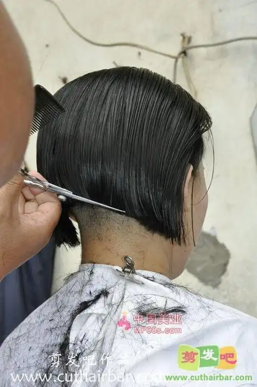 和服美女马路边剃光头剪发吧12910