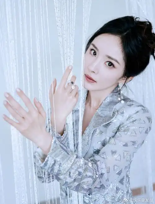 杨幂又一个全球代言