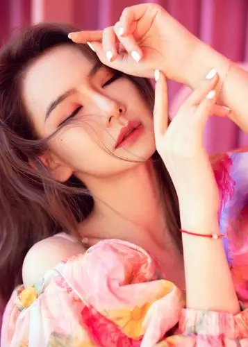 戚薇粉裙甜美浪漫写真图片