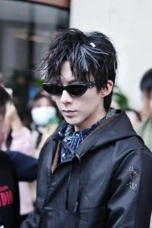 期待刘宇宁在第二季中的精彩表现看路透这一季的挑染发型是酷盖炸街