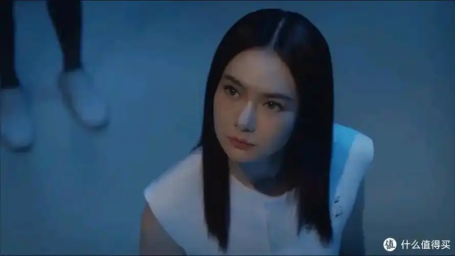 《你好,安怡》中戚薇饰演机器人