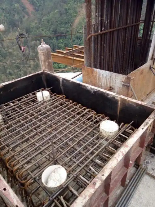 梅坡大桥3#墩垫石模板安装完成