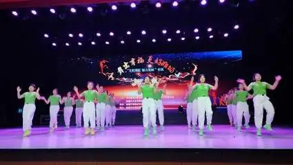 《中国梦》20人变队形舞蹈大赛