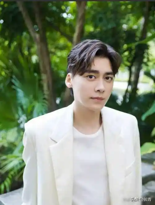 李易峰与金晨,甜蜜旅行,联手创业生活美滋滋._友谊_合作_友情