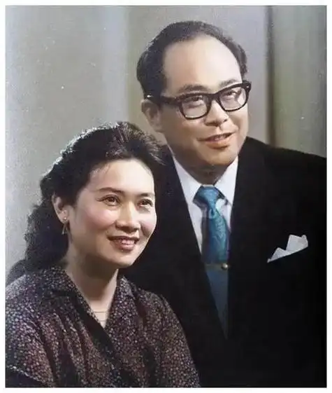 老照片(358) 歌唱家朱逢博施洪鄂夫妇. - 抖音