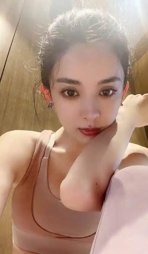 古力娜扎瑜伽时尚身材自拍,优越比例引人羡慕!_自律_功夫_漂亮