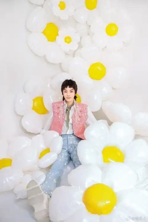 华晨宇花园小王子写真