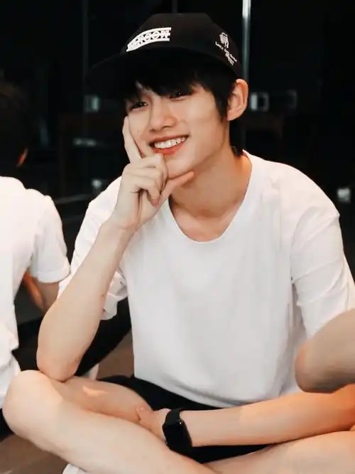 15岁的丁程鑫怎么能憨成这样