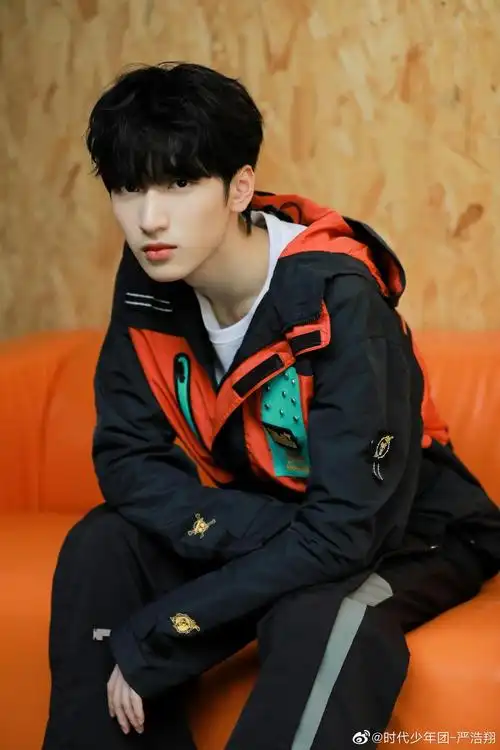 严浩翔发照片啦!_高清图集_新浪网