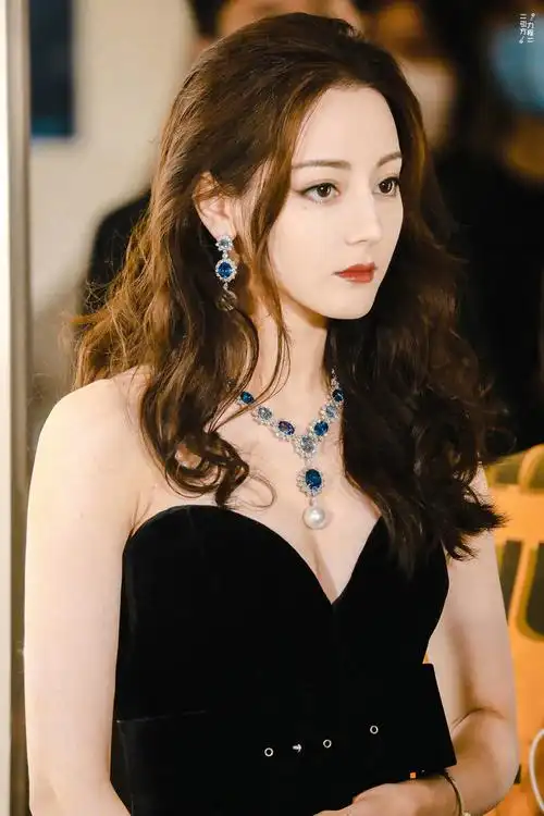 惊鸿一瞥的女明星礼服造型谁让你一眼心动