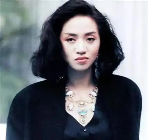 梅艳芳,1963年10月10日出生在中国香港,祖籍广西合浦.