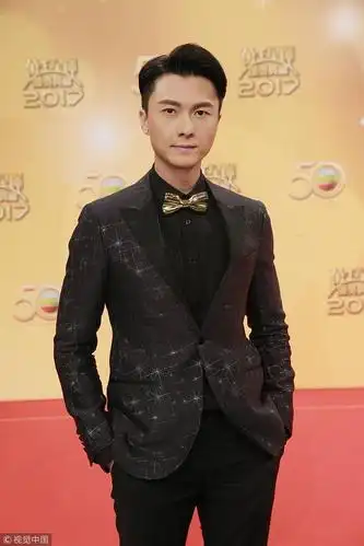 王浩信入围视帝人气高涨 西装亮相帅气有型