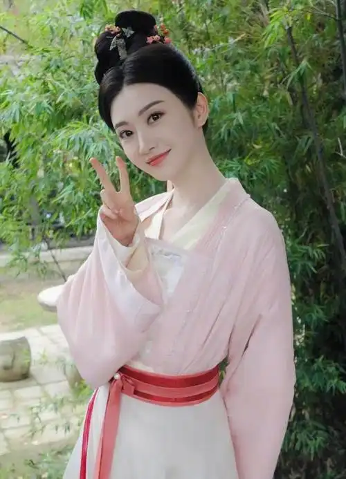 景甜汉服造型让人眼前一亮,网友大呼"古装剧女王"!-发簪网