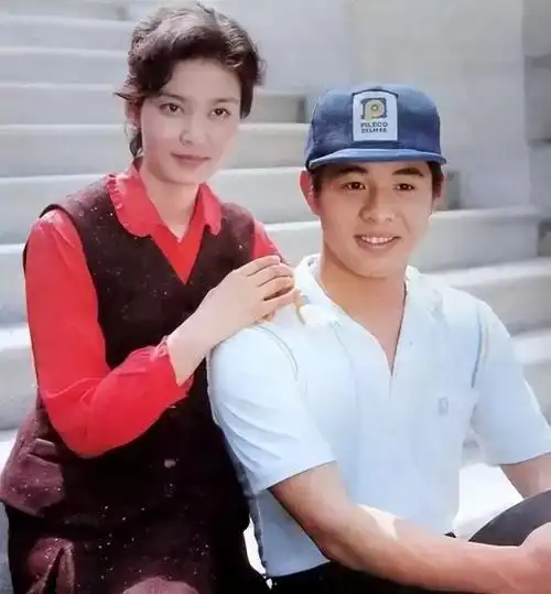 唐国强,龚雪,李连杰,巩俐…罕见的老明星合照,当年都是帅哥美女