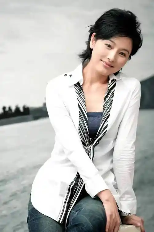 知名女星张延个人资料简介(父亲早逝最疼妈妈,我与丈夫有两个家)