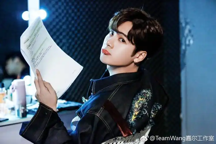 王嘉尔jackson - 堆糖,美图壁纸兴趣社区