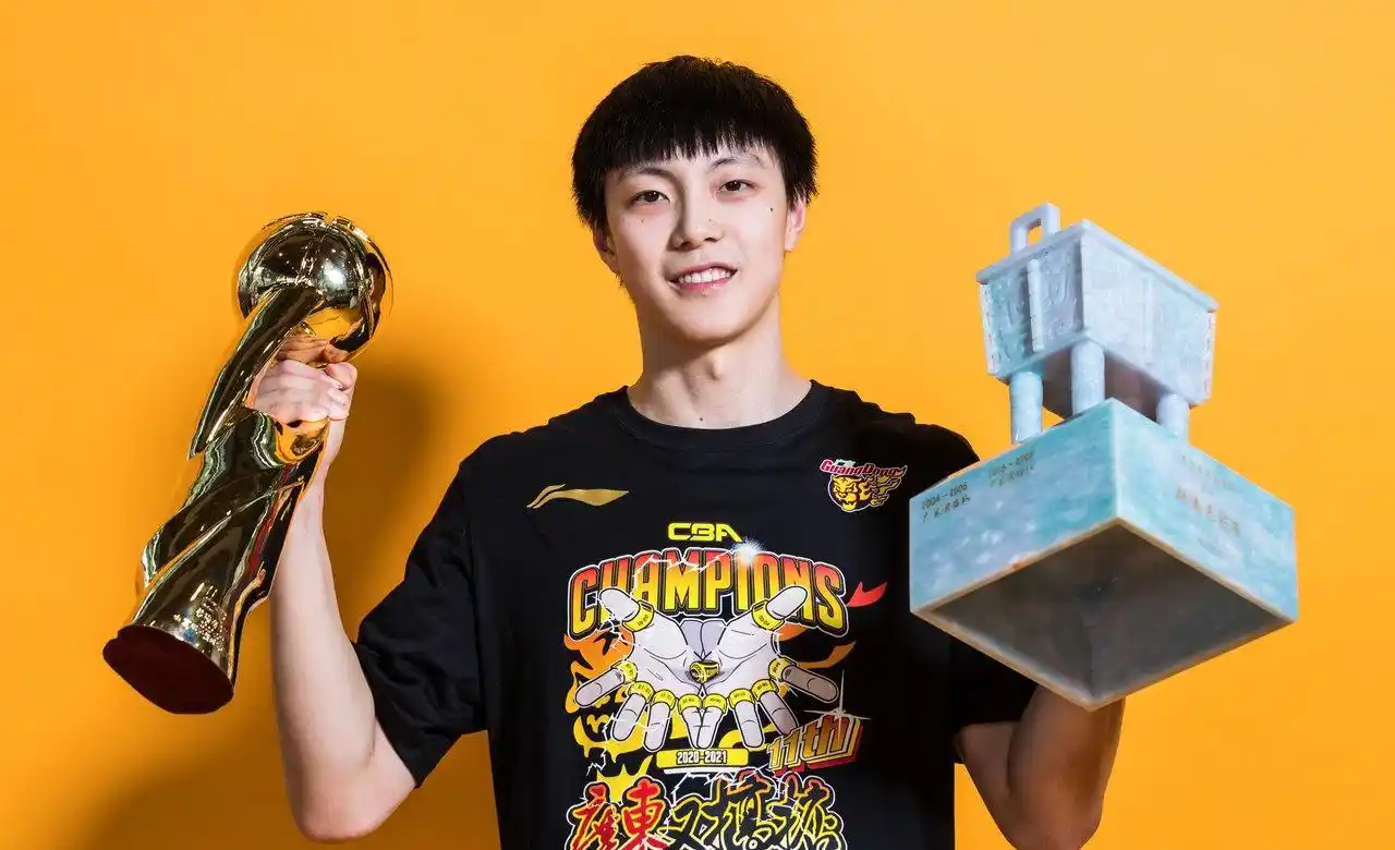 获得fmvp胡明轩能分多少夺冠奖金具体金额曝光球迷羡慕