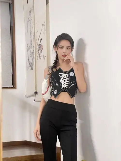 张予曦挑战帆布鞋改造辣妹装