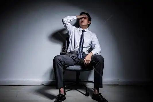 男人承受巨大压力图片_微信头像图片大全男人压力大这样做,你不信也没