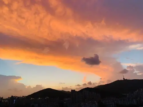 可以发一张你拍过最美的天空照片吗?