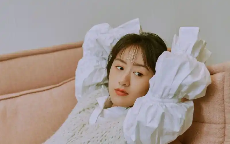 袁冰妍时尚俏皮写真桌面壁纸