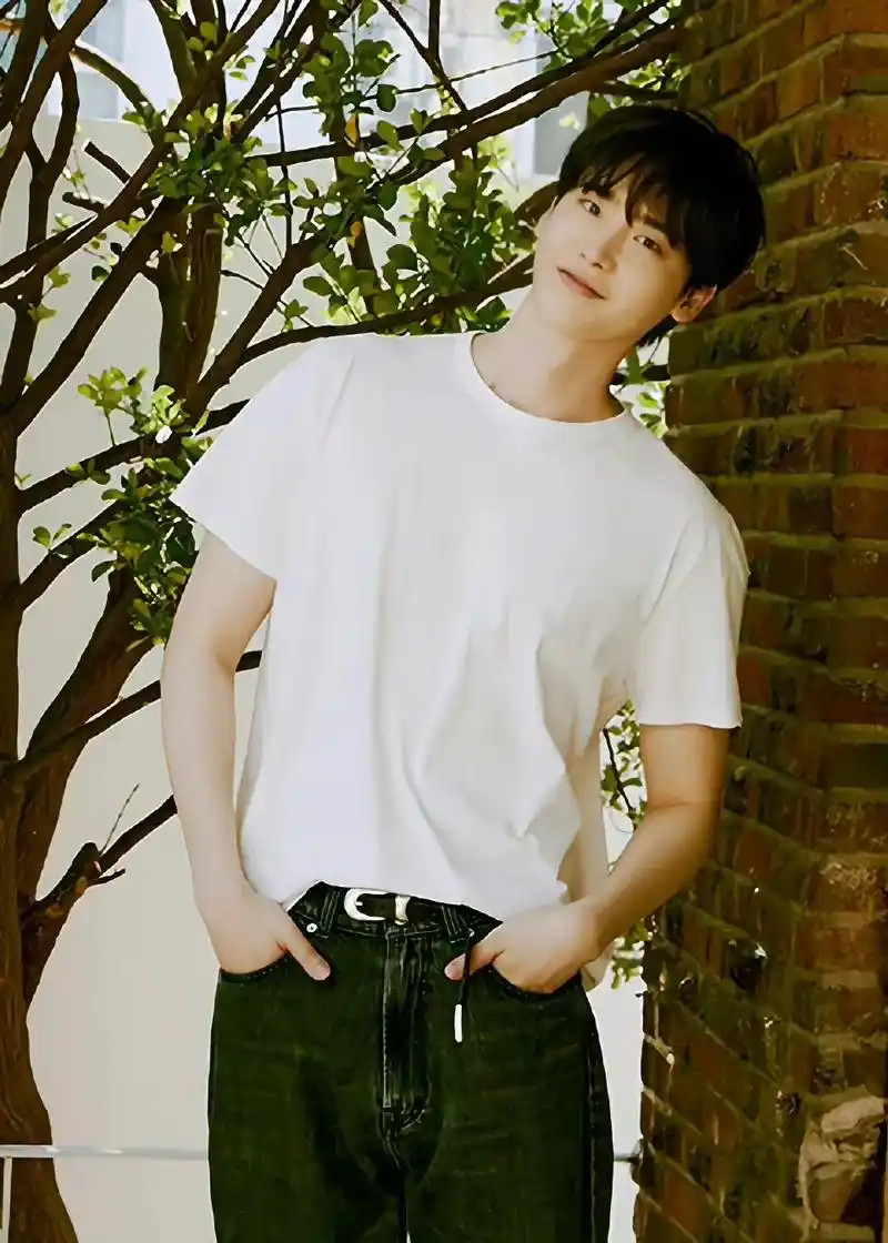 可萌 可盐 可甜 可帅#李钟硕#李钟硕日本fm宣传照片  - 抖音