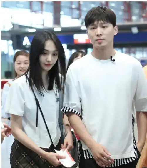 郑爽偷税被罚299亿张恒是帮凶税务局未按时缴罚款会被刑责