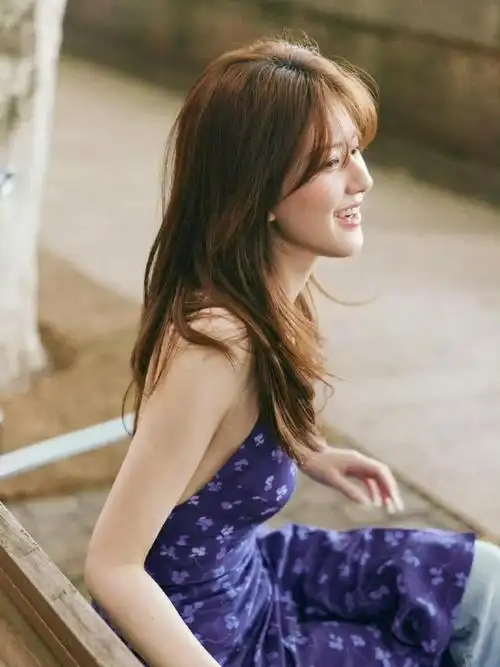 赵露思高层次慵懒感发型太适合去玩拍照了!