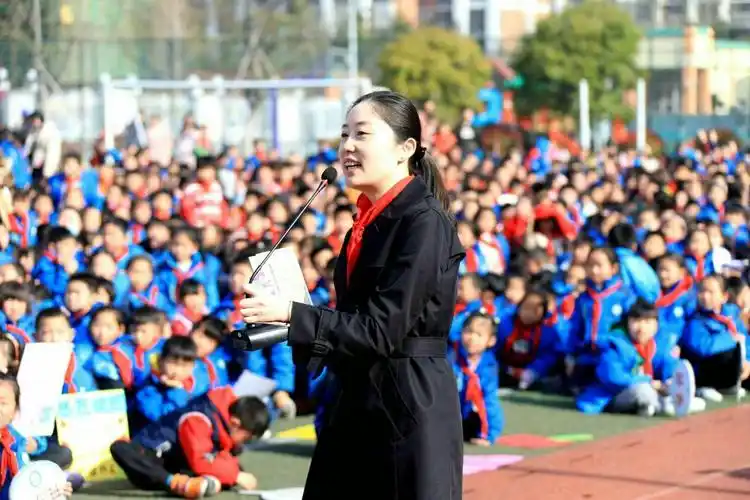 书香校园 阅读人生——著名儿童文学作家谷清平走进健康路小学