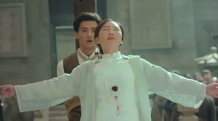 更可恶的是这一段:牢生亲眼目睹养父杀了自己的亲姐姐招娣,于是很悲伤