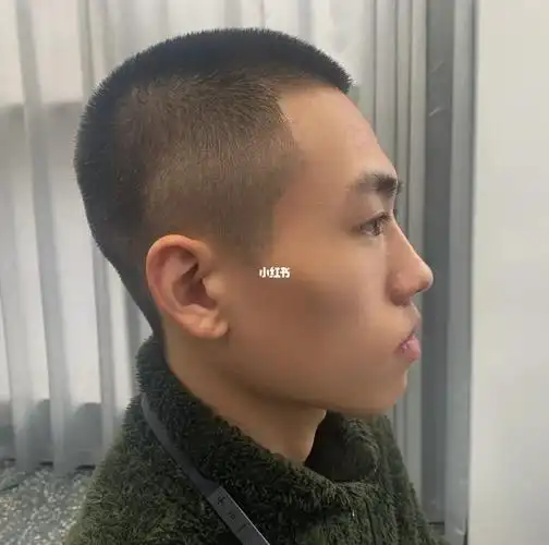 最近是不是很流行寸头