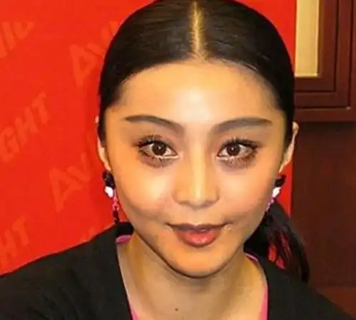 周迅照片搞笑,范冰冰没气质,李小璐的丑照吓了我一跳!