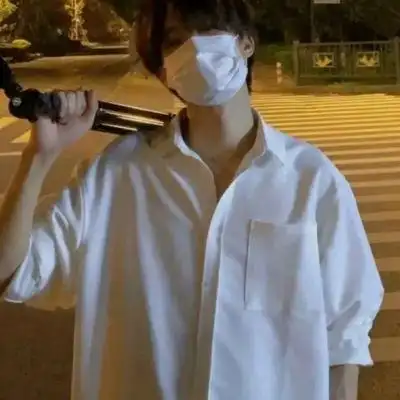 口罩男生侧脸帅气的真人头像 成熟阳光真实的口罩男生头像