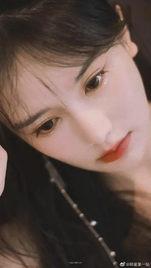 南笙 粉色人鱼裙造型##南笙网络电影年度最佳女演员