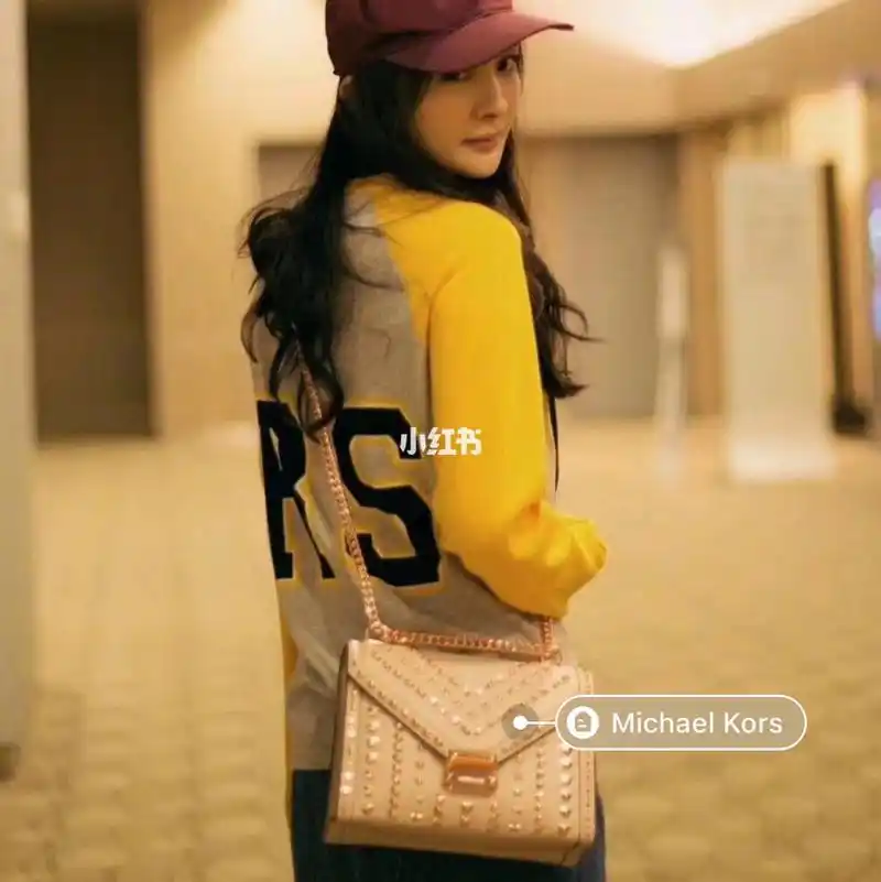 mk各种信封包,杨幂同款一千多块_箱包_时尚