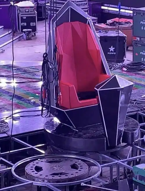 中国好声音走到第10年今年搬来了8位导师和8把转椅