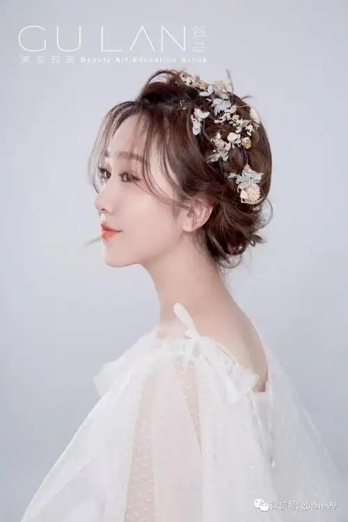 谷兰浪漫新娘盘发发型