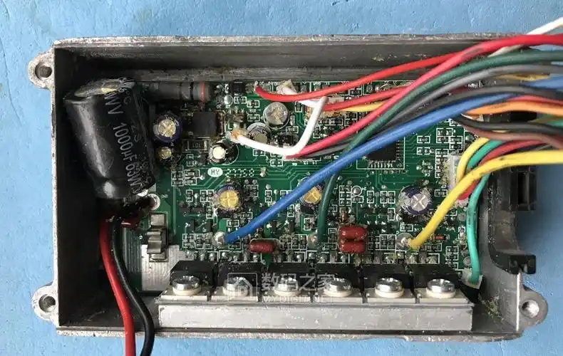 拆一个爱玛电动车控制器 - 拆机乐园 数码之家