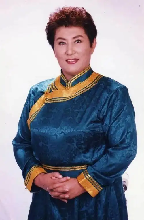 德德玛11月28日,女中音歌唱家德德玛因病去世,享年76岁.