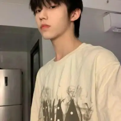 干净森系韩系ins风男头图片甜男酷男超火微信头像大全