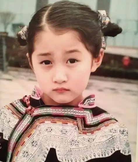 关晓彤现身奶茶店,素颜镜头下颜值让人愣了|颜值|童星|关晓彤|鹿晗