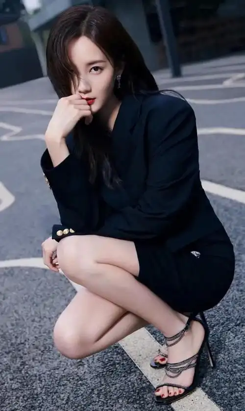 李一桐粉嫩佳人优雅写真优雅迷人