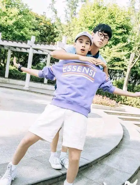 胡先煦刚分手却又曝恋情果然是不走正常路子的小鲜肉