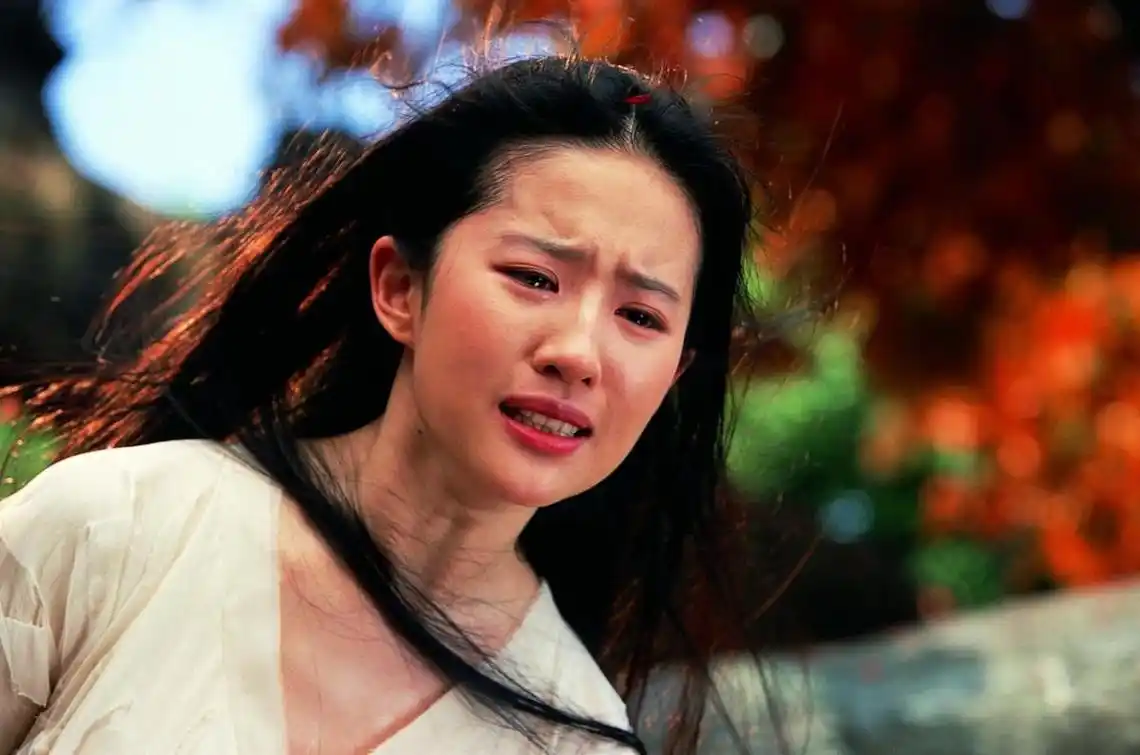 刘亦菲的哭戏:美丽与共情 刘亦菲的哭戏让人心碎,她哭得美且能传递