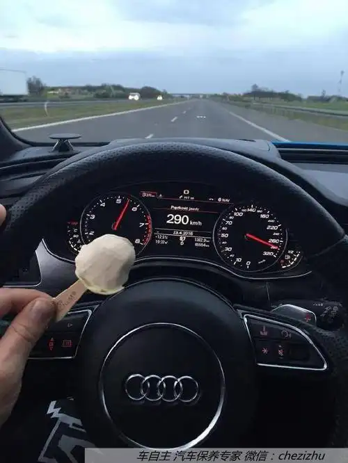 朋友圈流行晒方向盘的有你吗?300迈吃雪糕你真牛