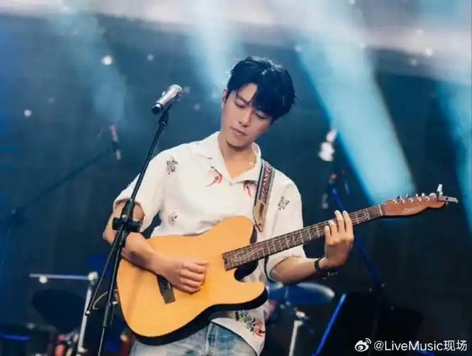 韦礼安发长文回应参加披荆斩棘##韦礼安在披哥学习花式饭撒